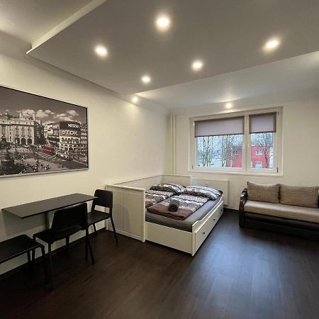 Apartment Charkovska كارلوفي فاري المظهر الخارجي الصورة